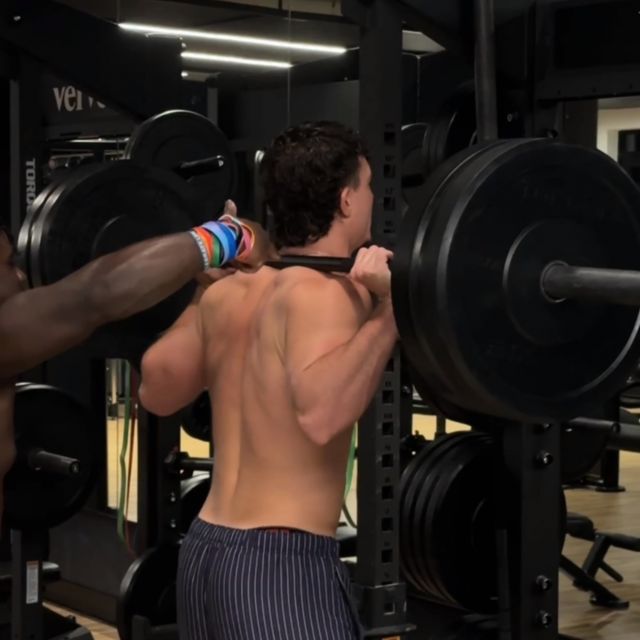 after hours workout ft. 24/7 gym

gains for days 

#college #apartment #ucf #studenthousing #gkco