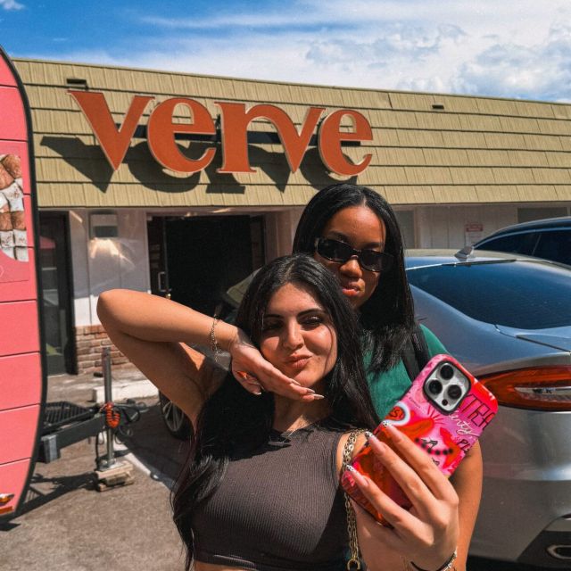 并非人人都能入住……这大概就是重点所在 🙂‍↔️我们借鉴了旗下其他物业的经验，没错……VERVE 确实会举办专属住户活动。来看看 @vervewestlafayette 和 @verveannarbor 如何为您打造极致生活树立标杆。住在这里，邀请名单才真正重要 🤞