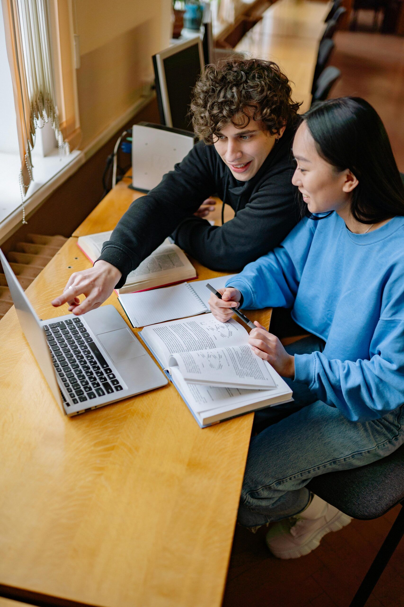 Two students studying at VERVE Orlando